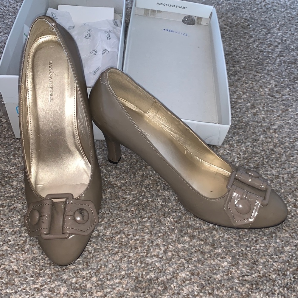 Taupe heels, pumps Banana Republic size 8